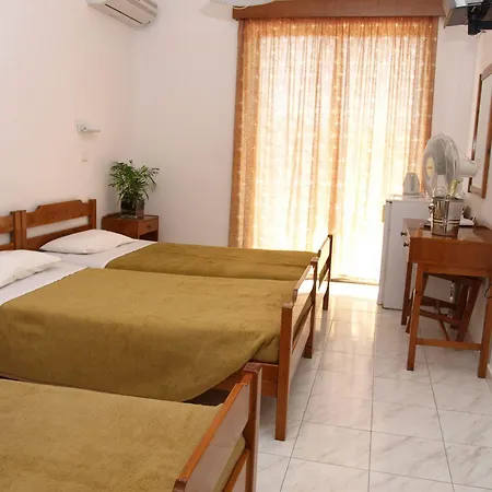 Garden Hotel 2*